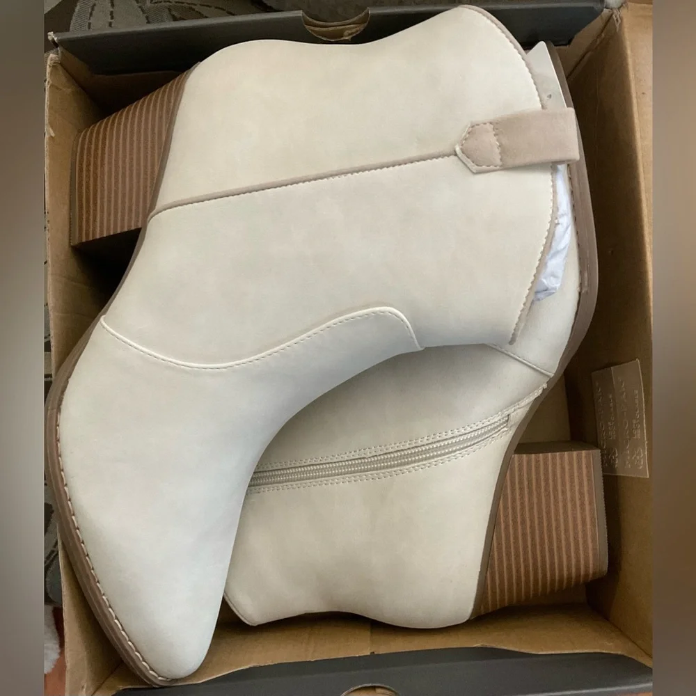 a.n.a. Womens Delno Stacked Heel Cream‎ Bootie Size 11M
